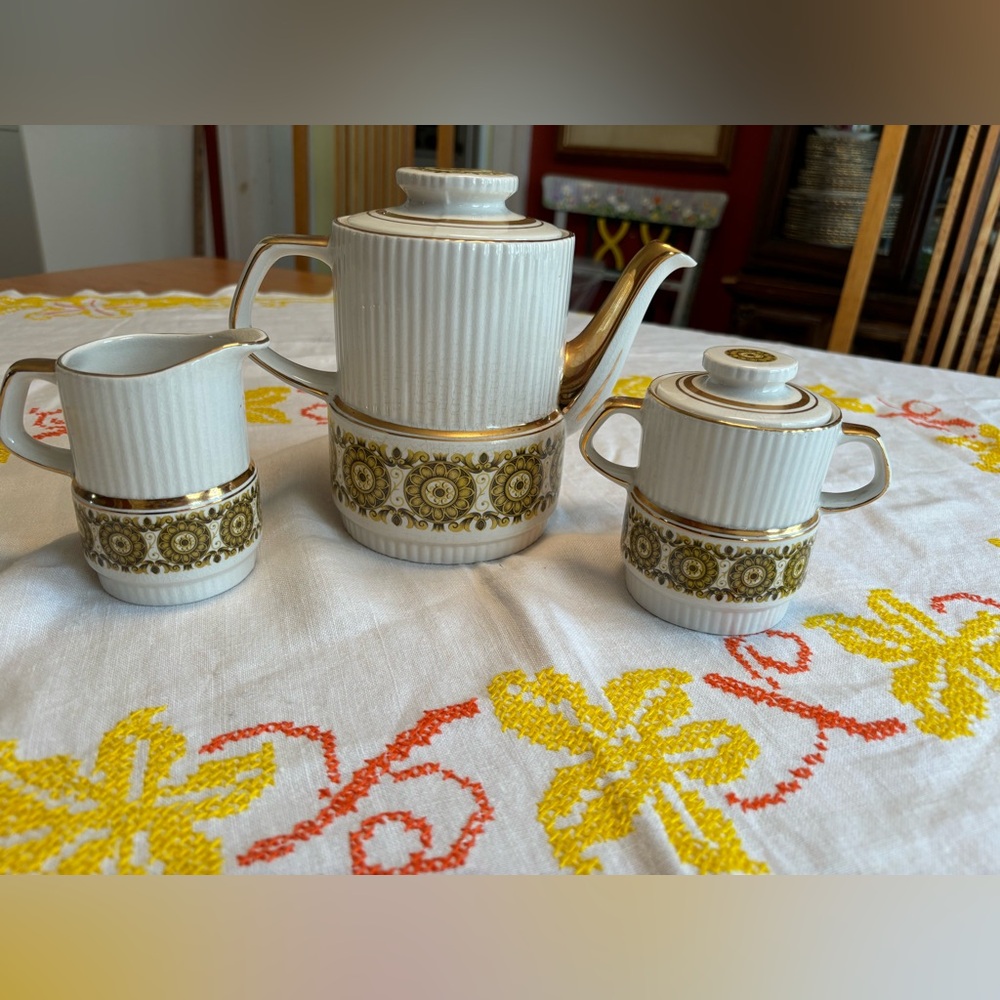 Gibson's Tea Set (England)
